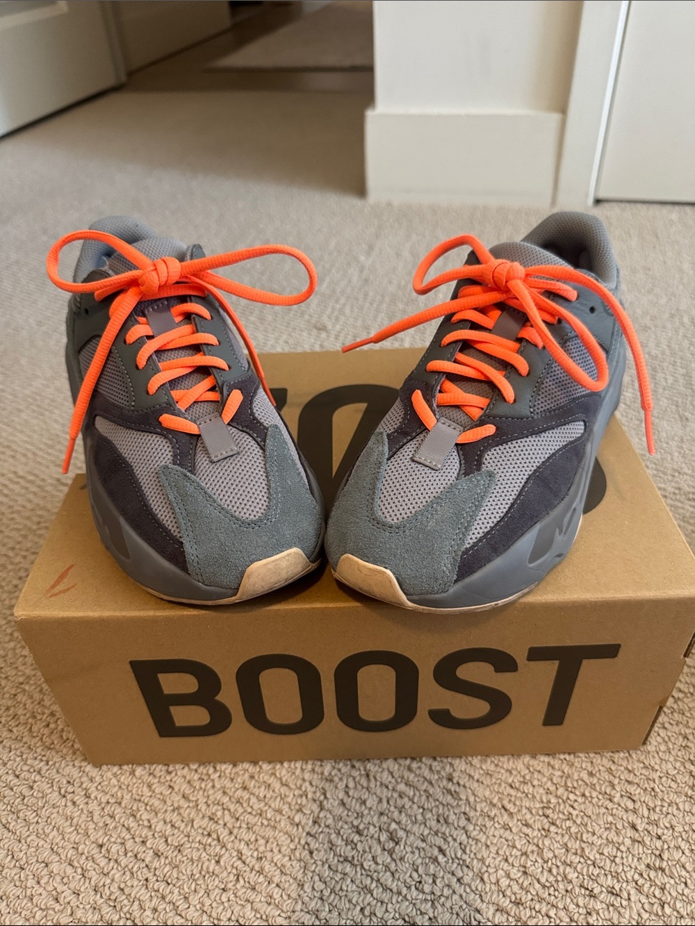 Yeezy Boost 700 teal blue size 5.5